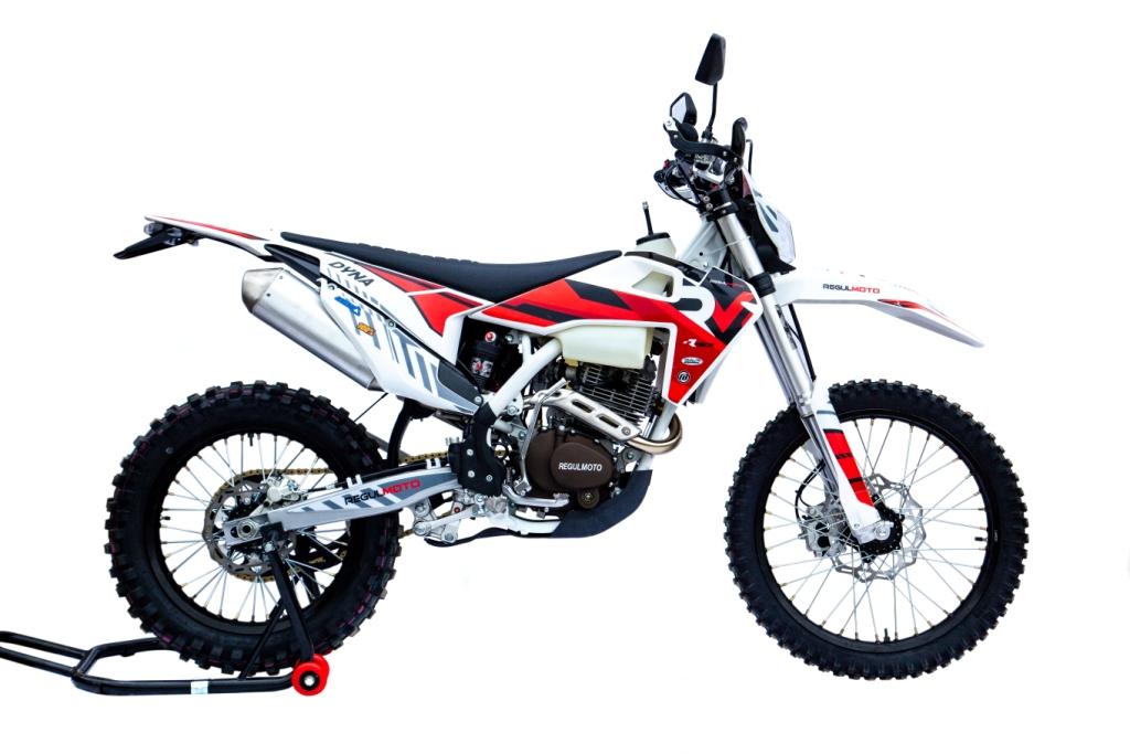 Мотоцикл Regulmoto DYNA Красный