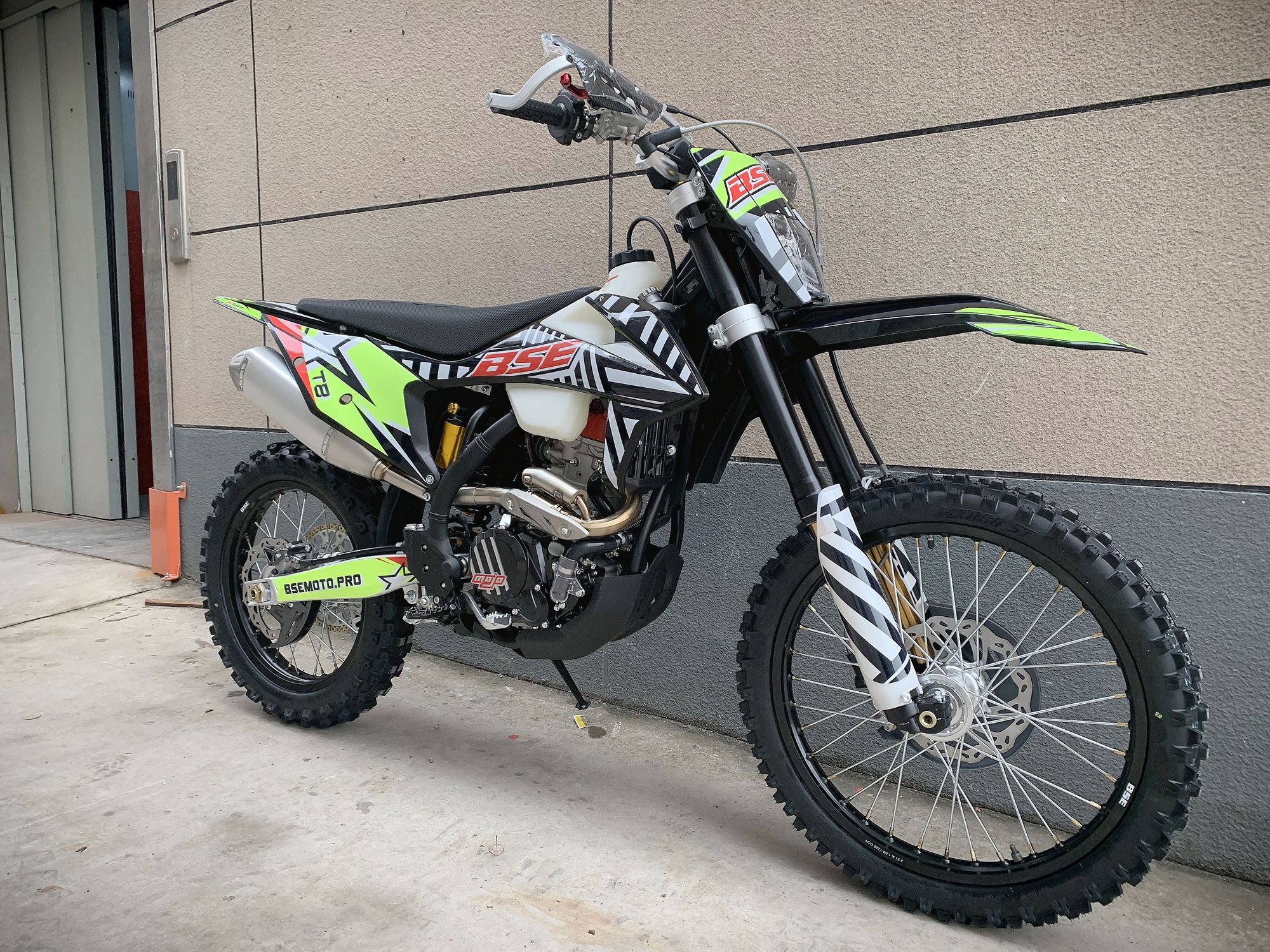 Кроссовый мотоцикл BSE T8 Green Twister (015)