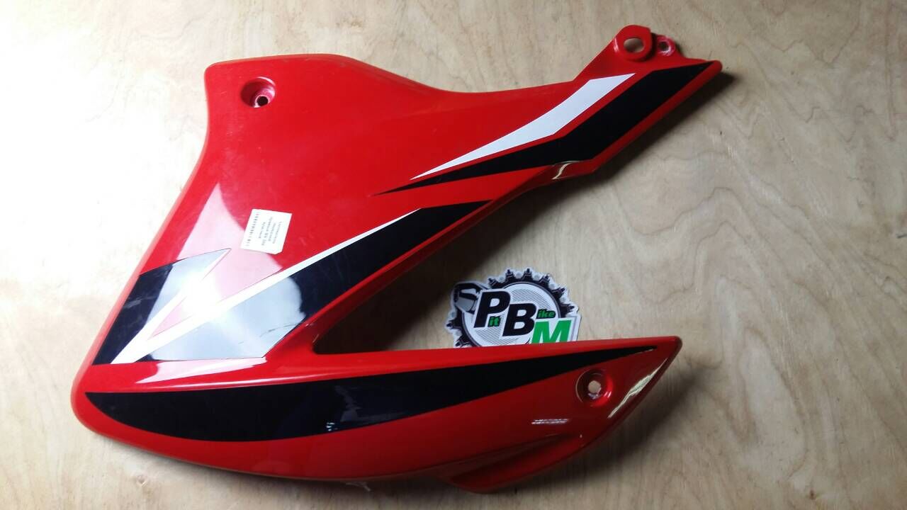 Обтекатель передний правый BS 200 красный