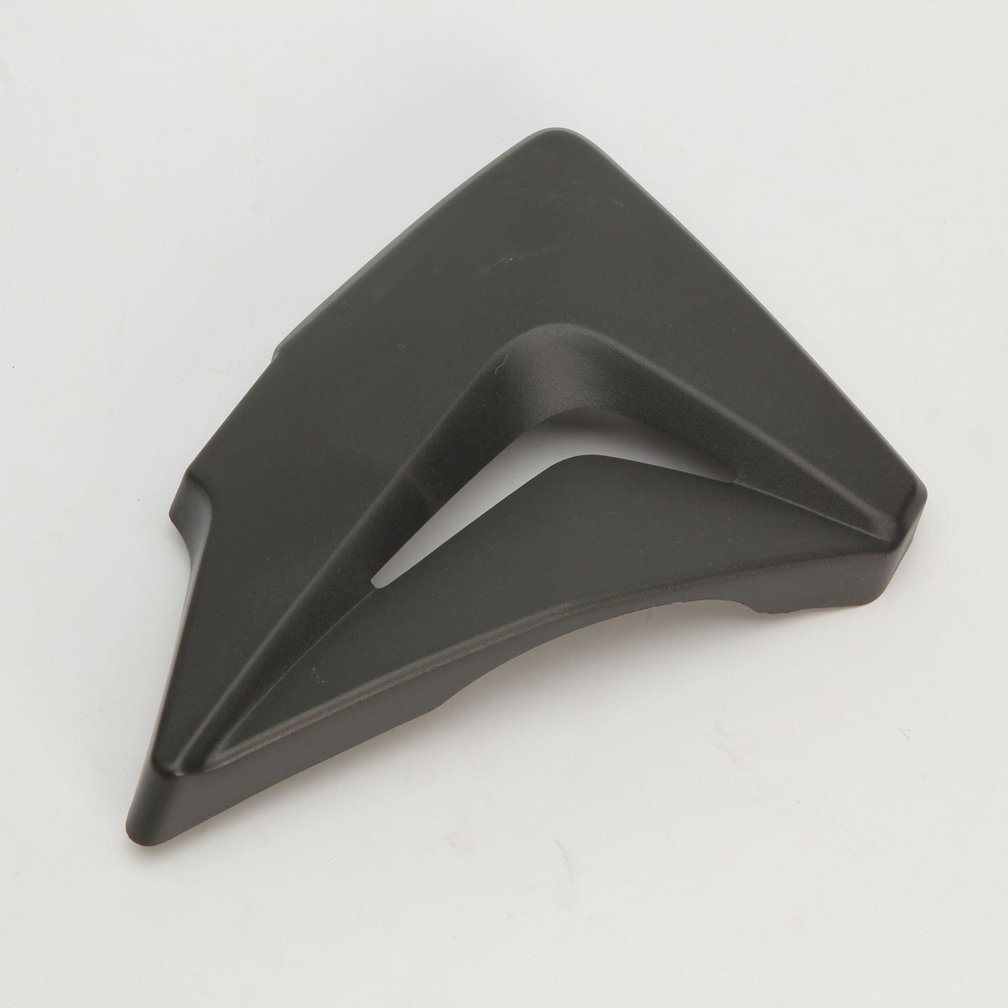 Обтекатель боковой центральный левый Avantis A5 /GR 2/ BRZ KR3