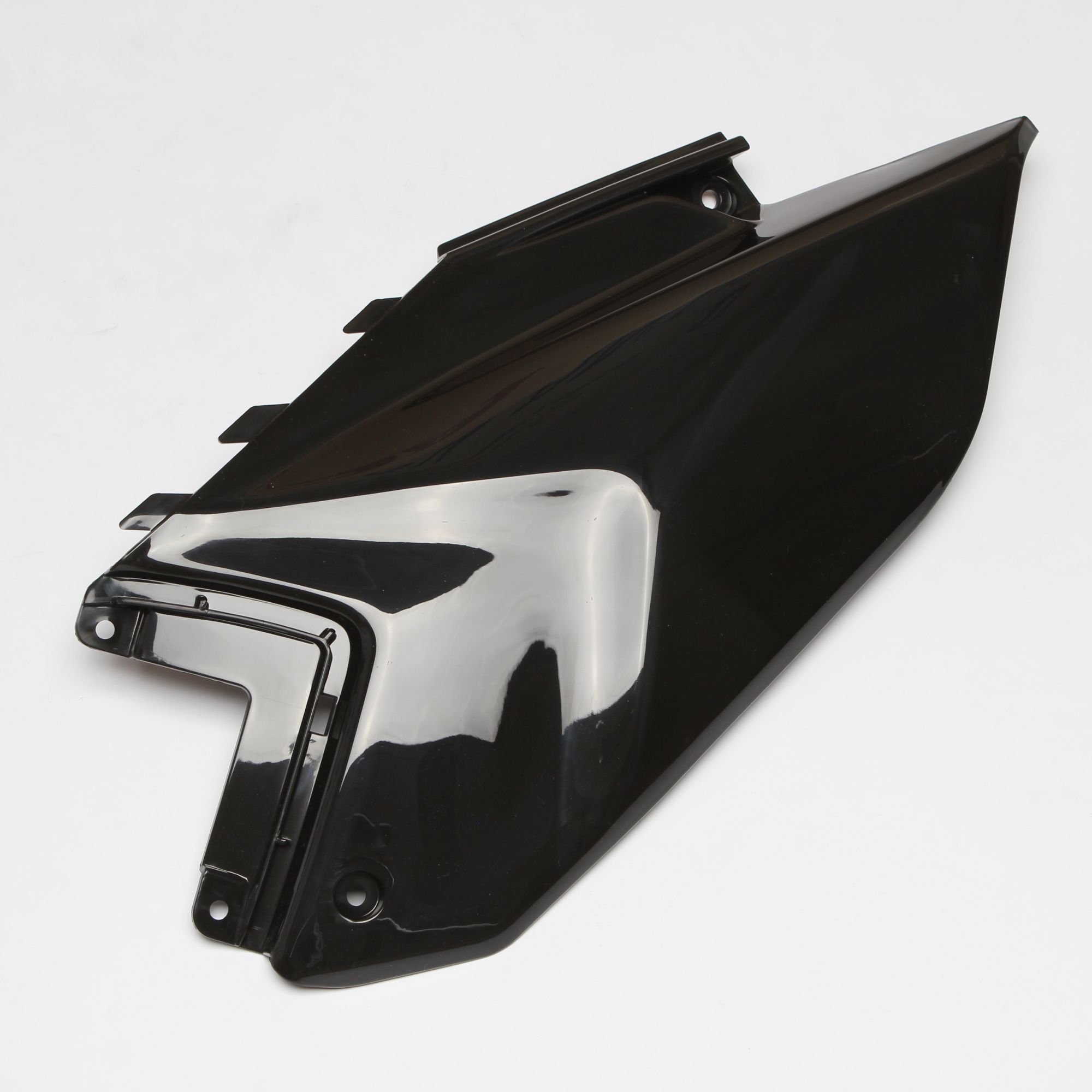 Обтекатель задний левый Avantis A6 (A5)/GR 2/ BRZ KR3 черный