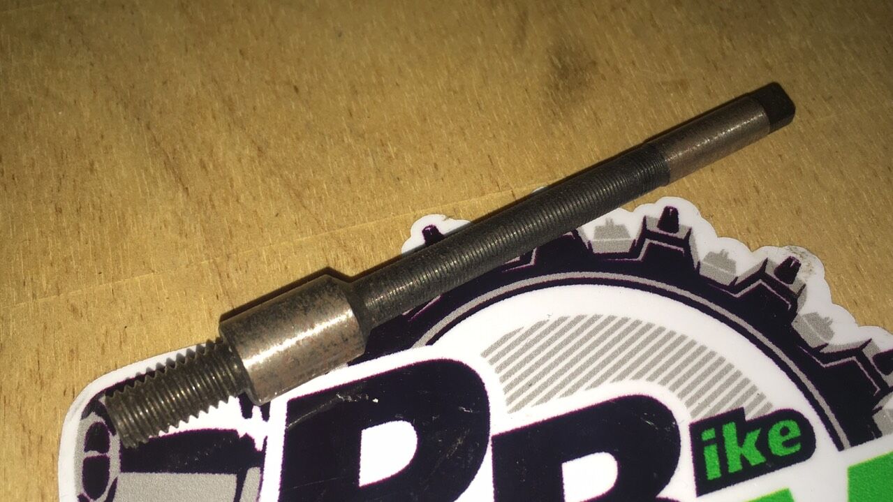 Ось привода маслонасоса