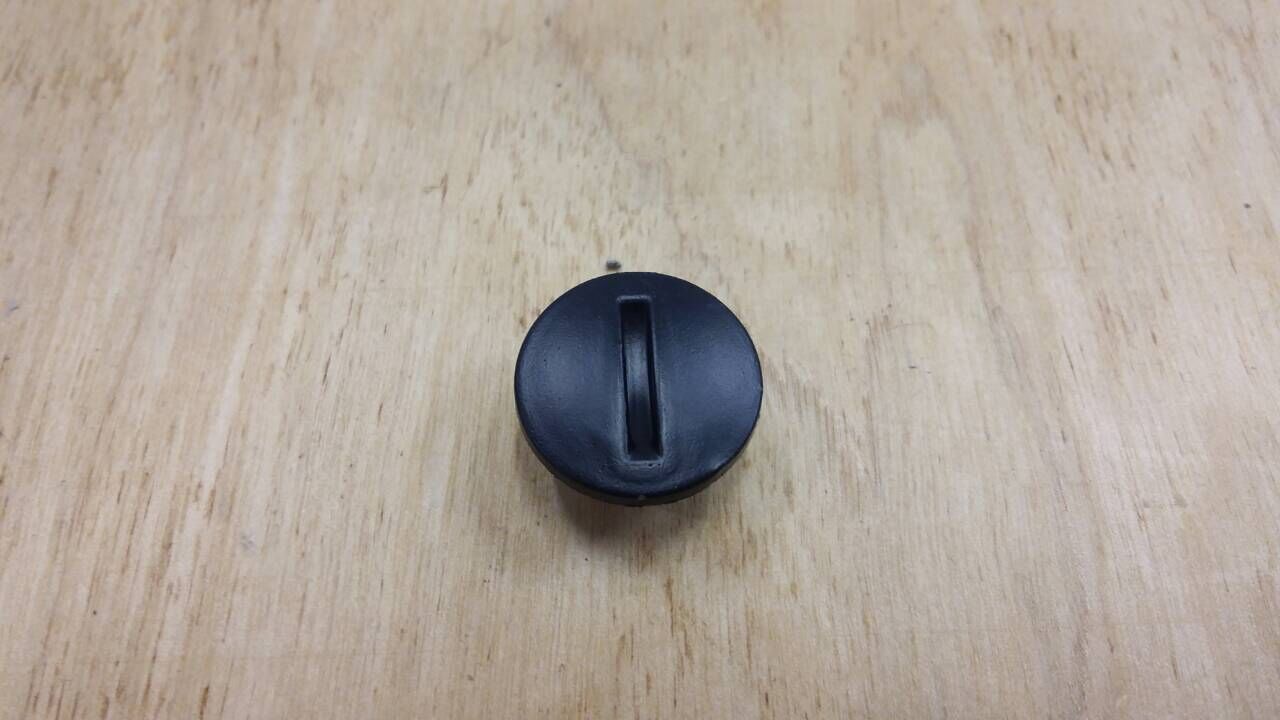 Заглушка верхняя передней крышки левого картера двиг. 153FMI/154FMI (эл. стартер) SM-PARTS