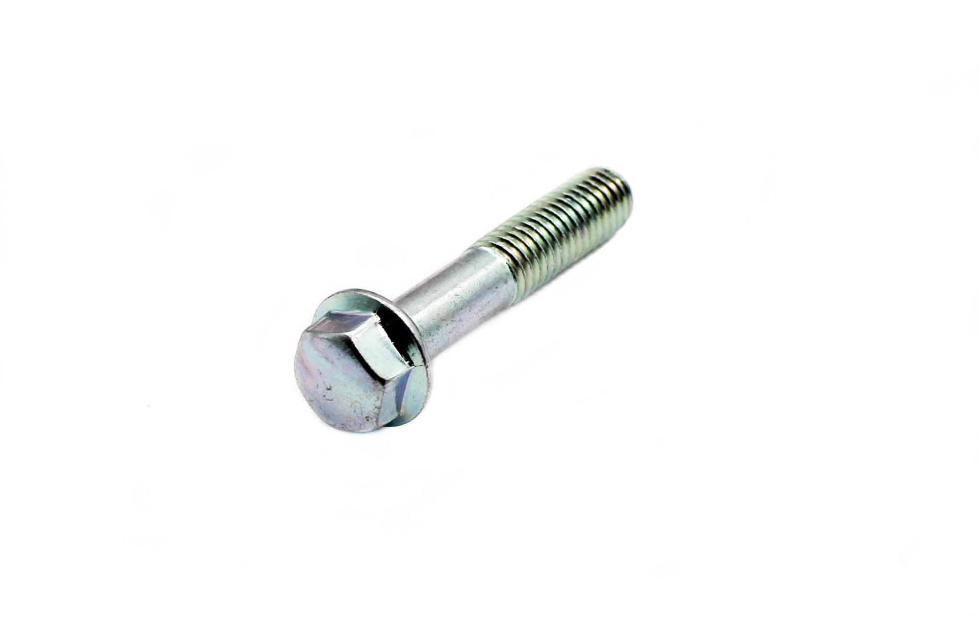 Болт крышки картера M6x32